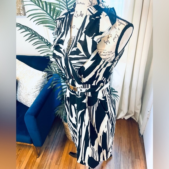 Black and White Sleeveless Dress with Belt - Picture 5 of 9